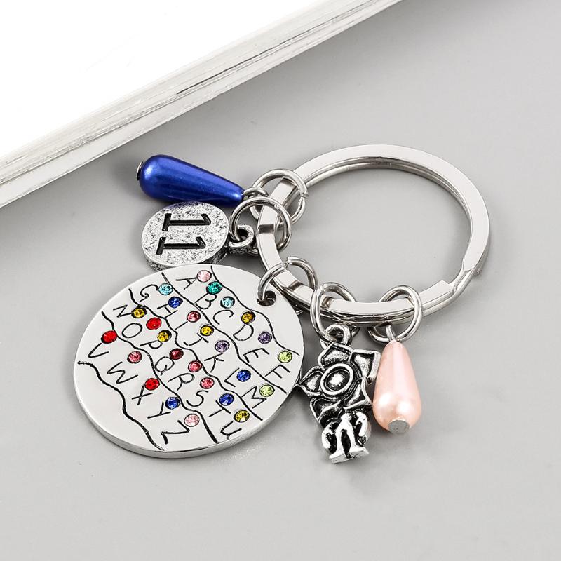 Women Accessories In English - พวงกุญแจ DIY ลายตัวอักษรภาษาอังกฤษจากซีรีส์ Stranger Things ของขวัญสุดเก๋สำหรับผู้หญิงและผู้ชาย