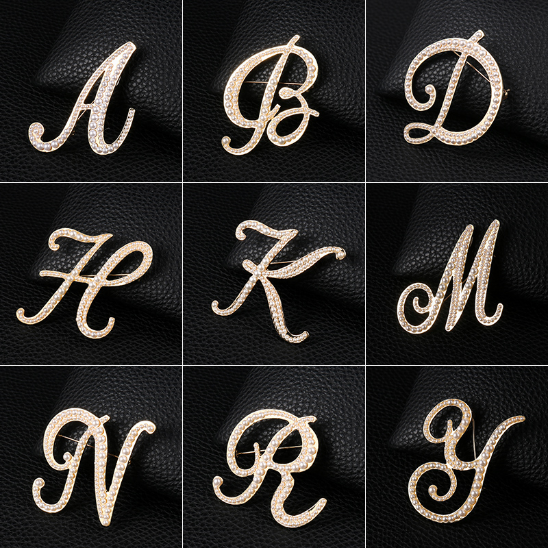 Women Accessories In English - ตัวอักษรภาษาอังกฤษ A-Z Pearl เข็มกลัดโลหะ Latin ตัวอักษร